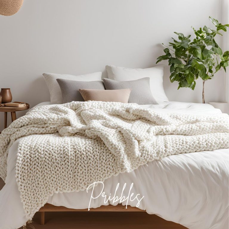 13 Amazing Small Bedroom Inspirations
